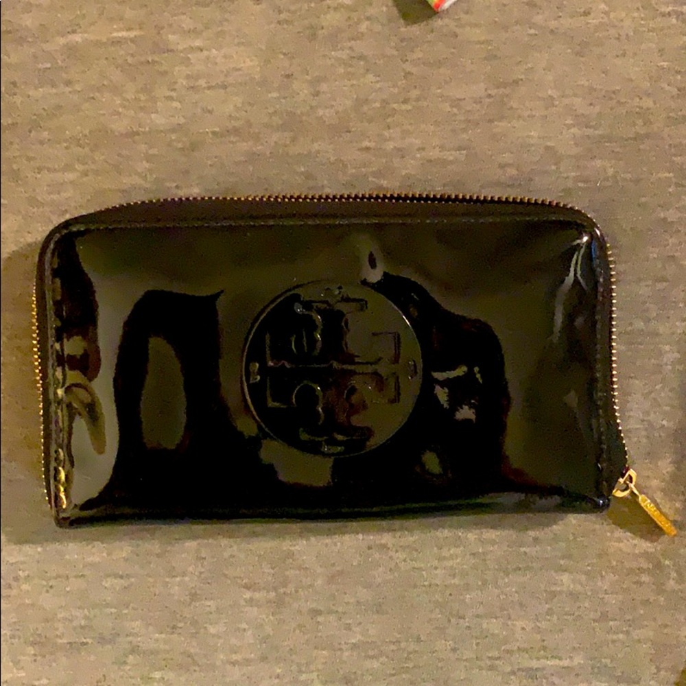 Tory Burch black patent leather wallet